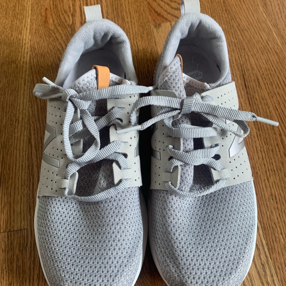 New Balance Sneakers size 10 - Picture 9 of 9